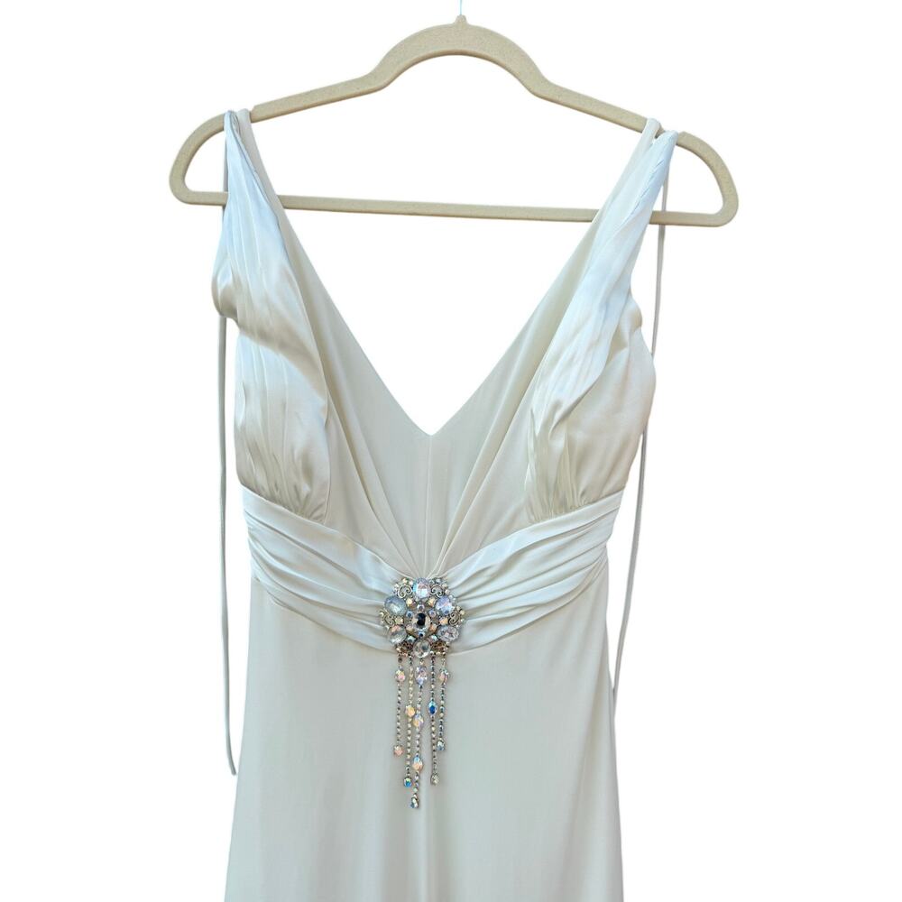 Mary L. Couture White Maxi Dress Gown Embellished Brooch Lace Up Back Size 6 - Picture 2 of 9